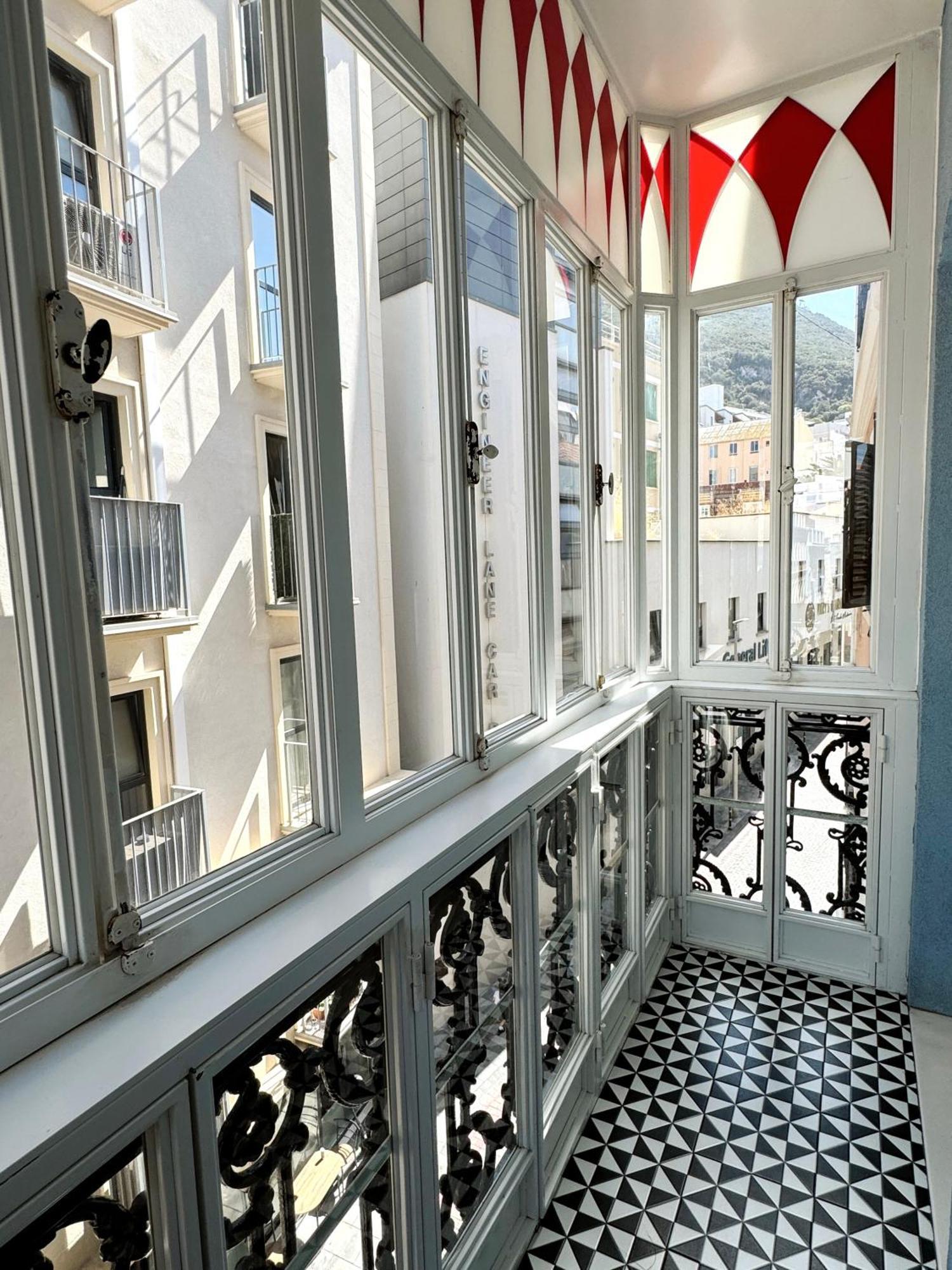 Fabulous City Centre Apartment - Grand Central House 지브롤터 외부 사진