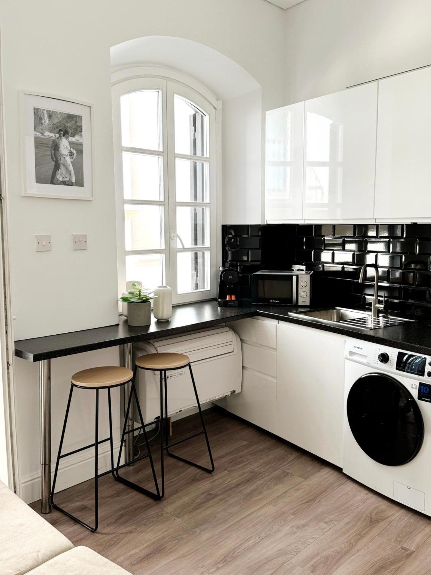 Fabulous City Centre Apartment - Grand Central House 지브롤터 외부 사진